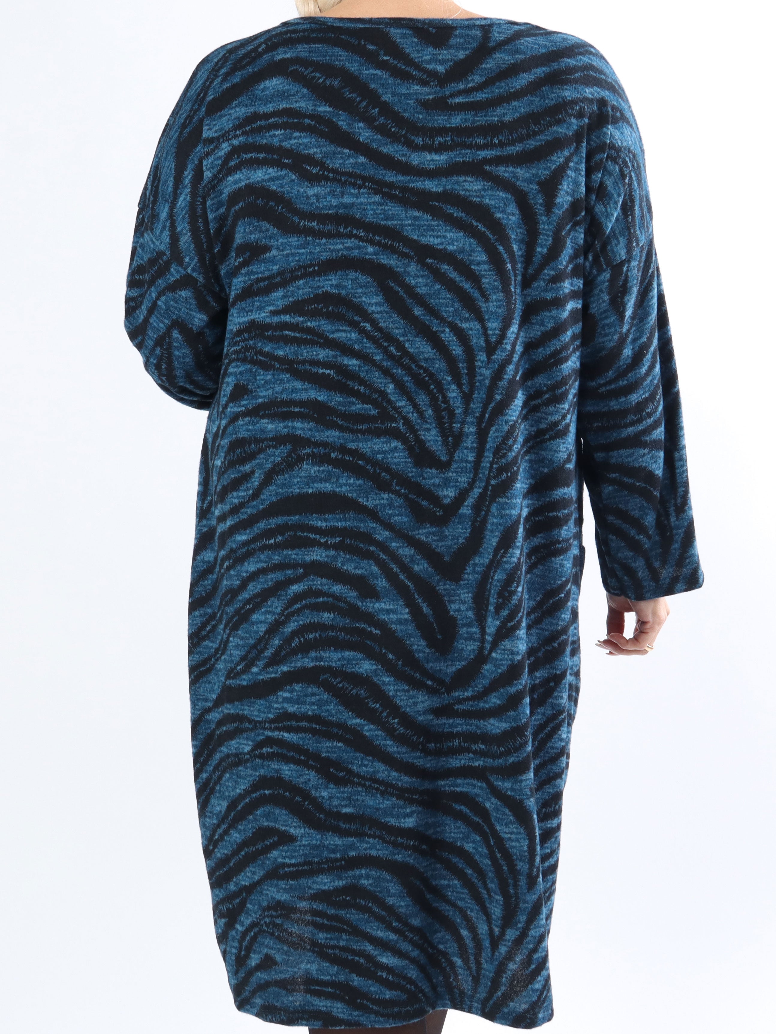 Merina - Plus size klänning med fickor - Blue